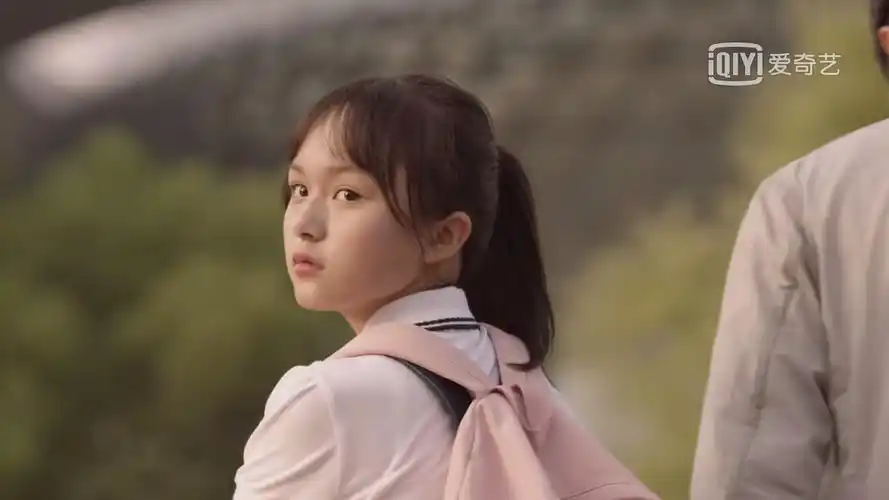 《小舍得》米桃换衣服灯光诡异,是在暗示她人生的理想与现实