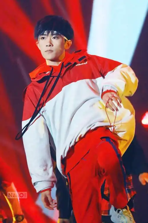 易烊千玺 #tfboys 十八岁生日会舞蹈 高清 帅气