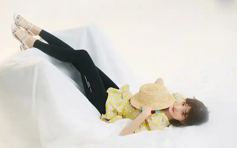 徐璐甜美性感高清桌面壁纸