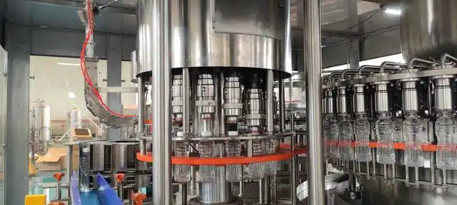 饮用水灌装机, 果汁灌装机, 软饮料灌装机, 啤酒与酒类灌装机, 乳饮料