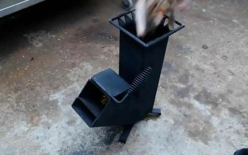 自制燃木火箭炉