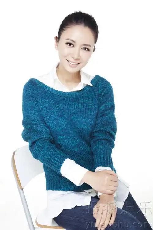 张恒秋韵主题青写真深曝光杏彩娱乐平台 简那约风情显温婉