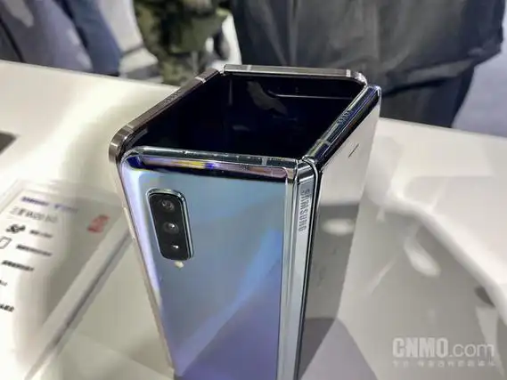 三星w205g正式发布电信首款高端折叠屏5g新机问世