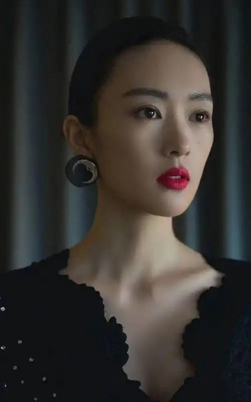 童瑶高清冷艳美照,优雅迷人!__财经头条