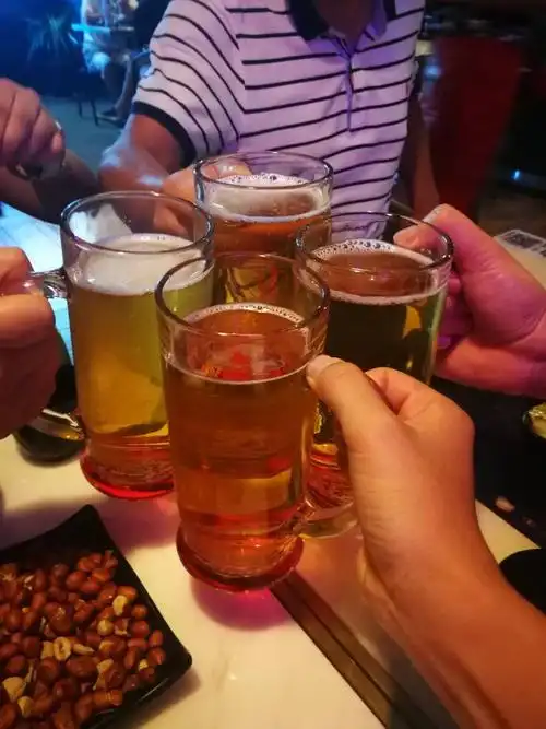 不可期预的烧烤啤酒,玩到high!       这一天才算圆满.回.困.