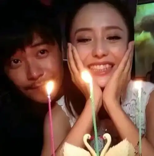 复婚陈思诚深夜为前妻庆生与小21岁女友被疑分手合体照曝光