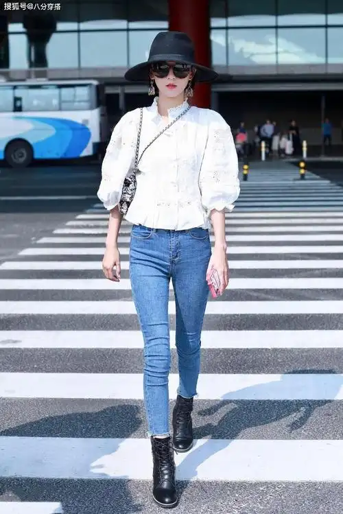 张予曦高颜值就是任性泡泡袖上衣配牛仔裤利落清爽甜美俏皮
