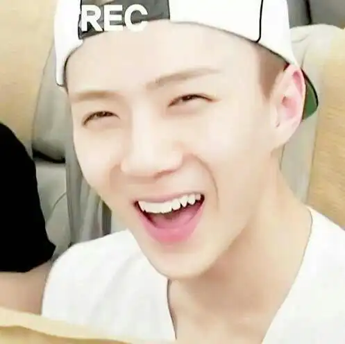 哈哈大笑的你,吴世勋你的笑是最纯真的美好