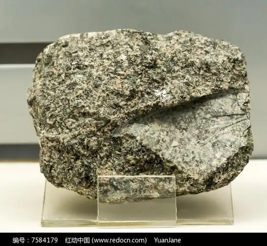 黑云角闪辉石正长岩