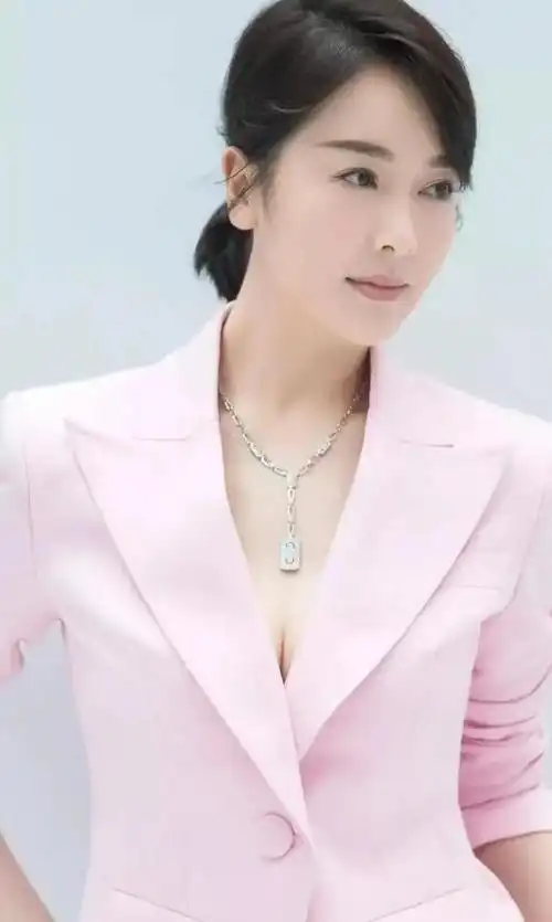 这一次再多的名和利都救不了风流成性的左小青