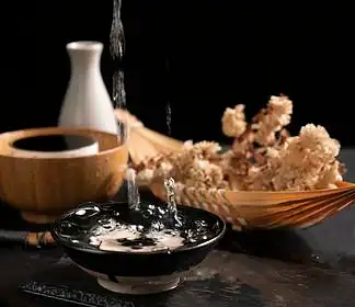 倒酒白酒 i>传 /i> i>统 /i> i>中 /i> i>国 /i>酒 i>文 /i> i>化 /i>