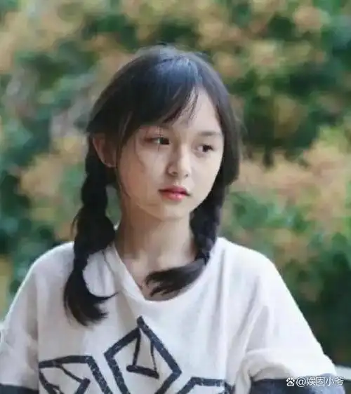 刘楚恬美出新高度,13岁已出落得亭亭玉立,娱乐圈期待她的成长