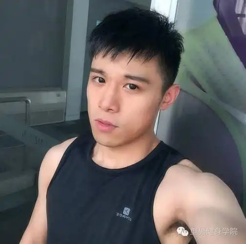 据说肌肉男爱自拍,有图有真相!