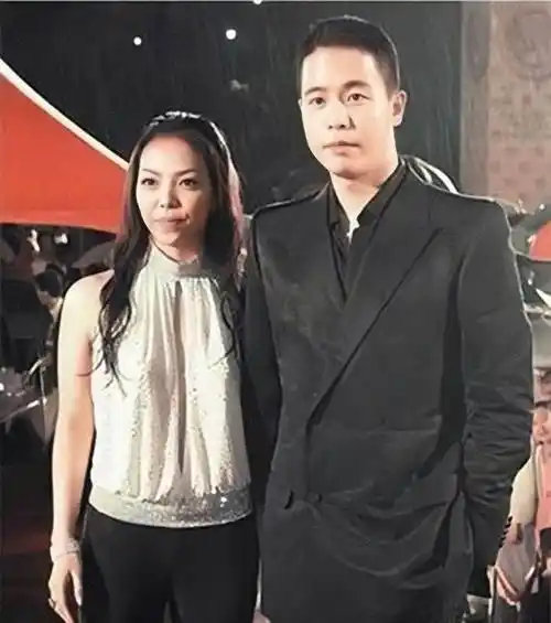 回顾8位至今未婚的女歌手各自活出不同的人生大至56岁小至37岁