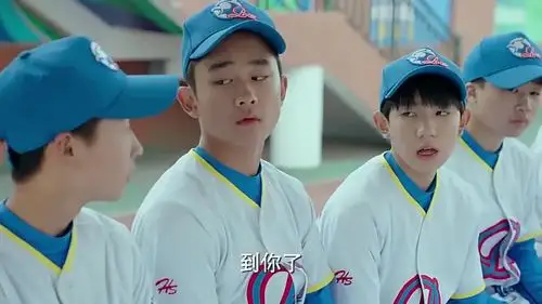 队友谭耀耀表现逊色,连球棒都拿不稳,王源都觉得没面