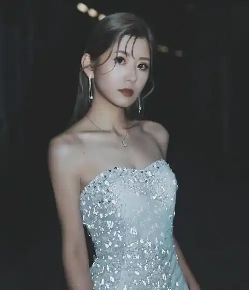 tvb女星产后首露面母爱泛滥狂亲女儿小公主胖乎乎似福娃