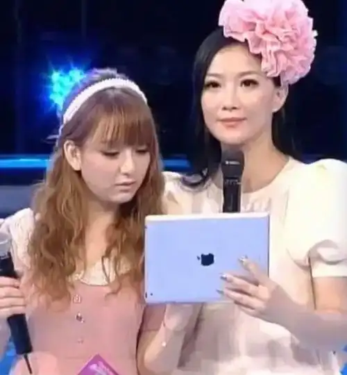 35岁方媛晒初中时期照片力证自己从小美到大网友一定有整过