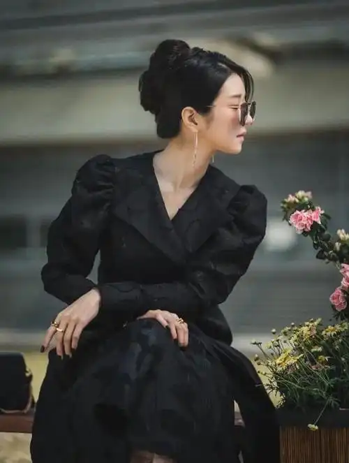 徐睿知新剧造型大受欢迎!腹黑魔女风穿搭魅力十足,让人难以招架