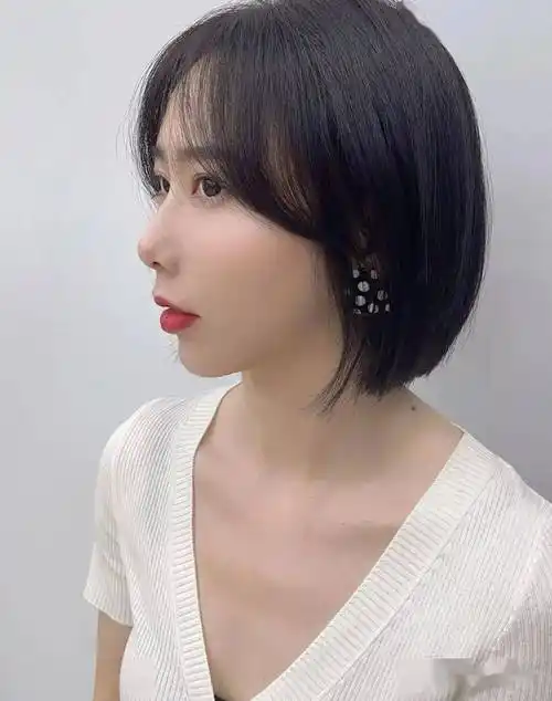 2021流行减龄齐脖短发呀