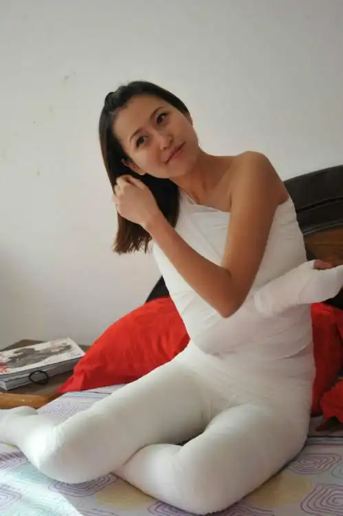 白色绷带包裹的美女 - 民风民俗 - 静水深流