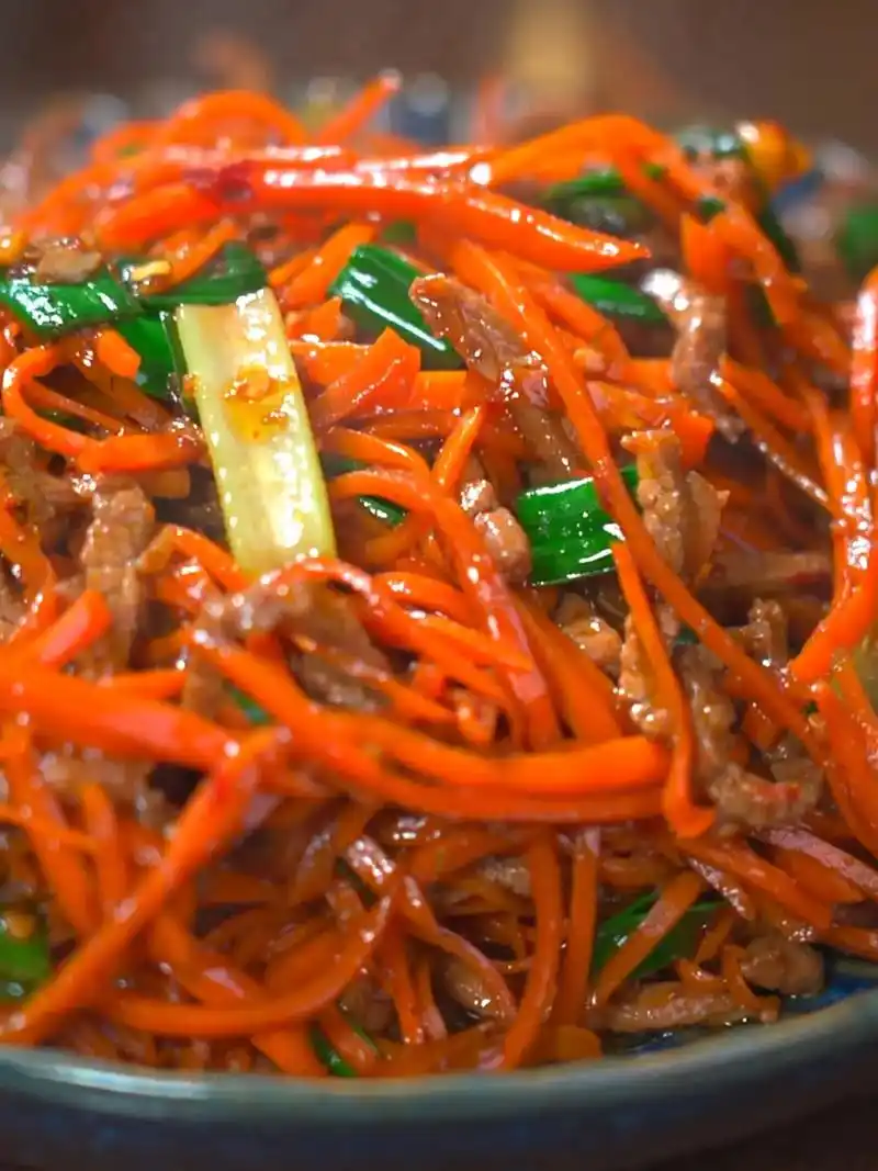 胡萝卜丝炒牛肉,这样做也太好吃了吧!简单的胡萝卜丝炒牛肉,怎 - 抖音