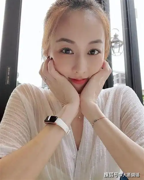 女神夏语心"调皮视角"送雪糕,网友一看羞羞哒!_照片