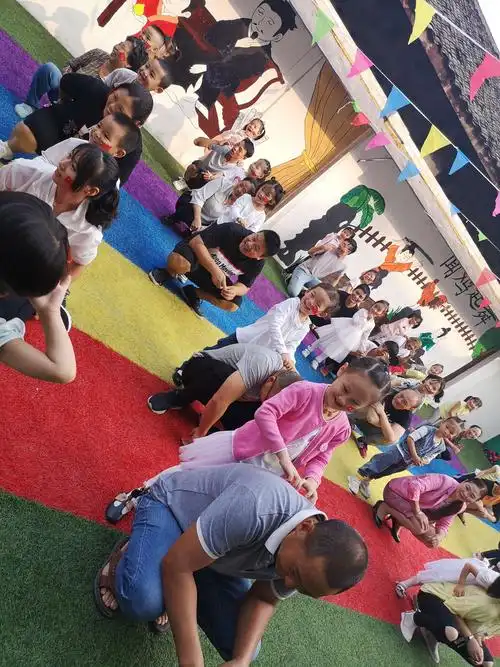 原来爸爸妈妈也怕挠痒痒啊!