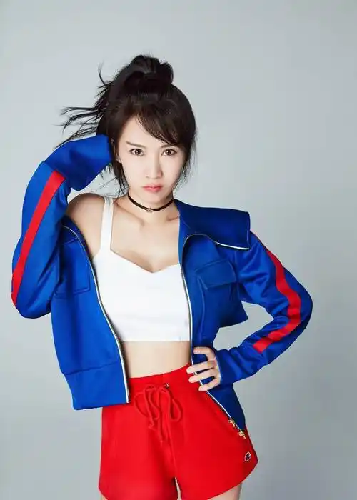 原创这谁能顶得住呢阔太李念尤物身材真叫人窒息啊