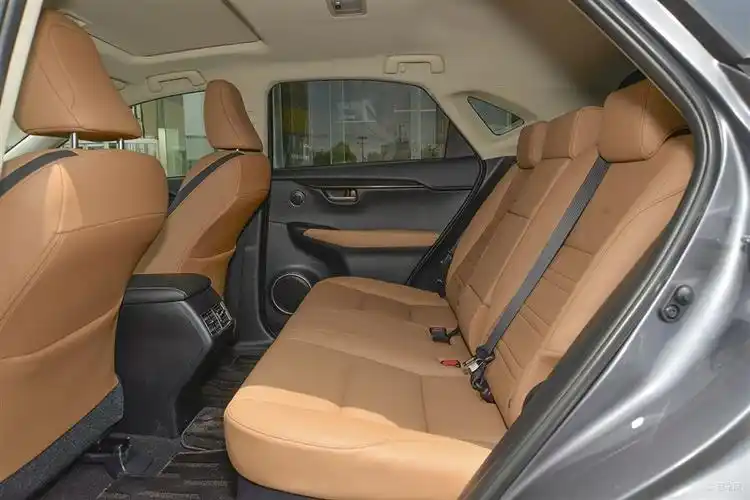 【雷克萨斯nx2015款200 锋尚版后排空间汽车图片-汽车图片大全】-易车