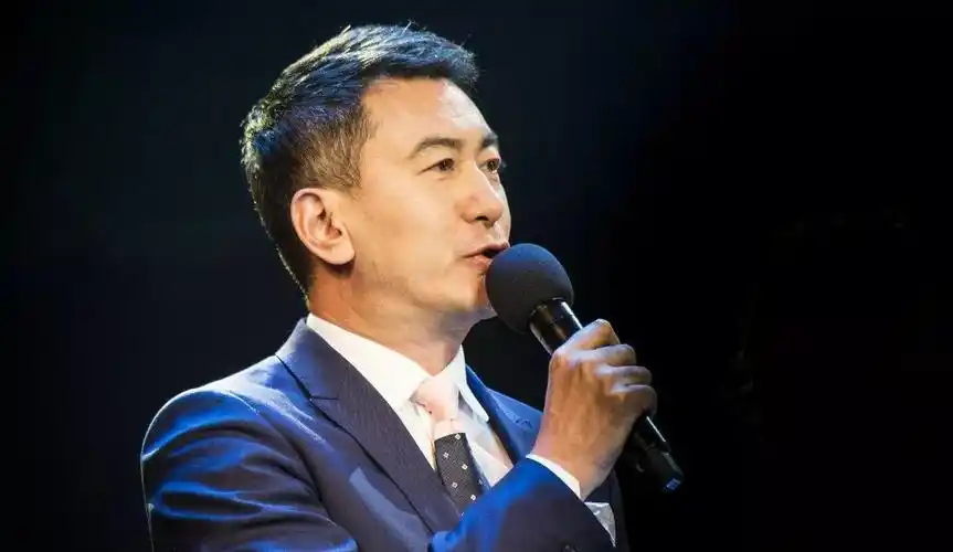 回顾视主持鲁健从草原走出来的当红主播对家乡内蒙古一往情深