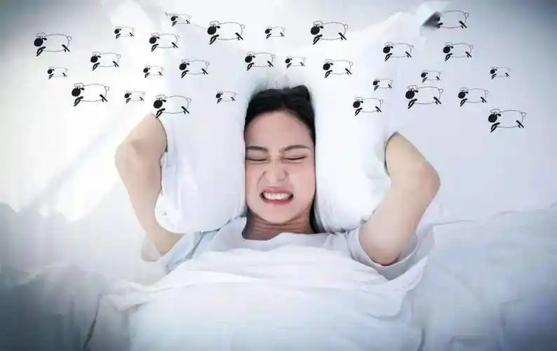 跟抑郁症者相关的失眠主要表现为"入睡困难"和"早醒",其中,让人难以