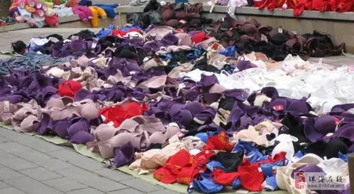 阳台晾晒内衣壁纸图片