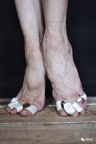 当美丽的舞者露出脚踝胆小勿入