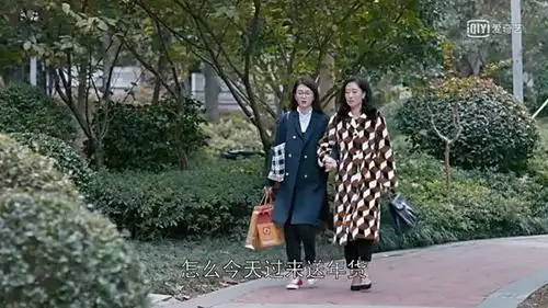 所以关关妈妈一出场也是气场两米八,有一种霸气外露的自信.