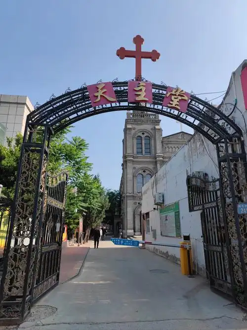 地处于保定市中心的天主教堂,法式教堂建筑