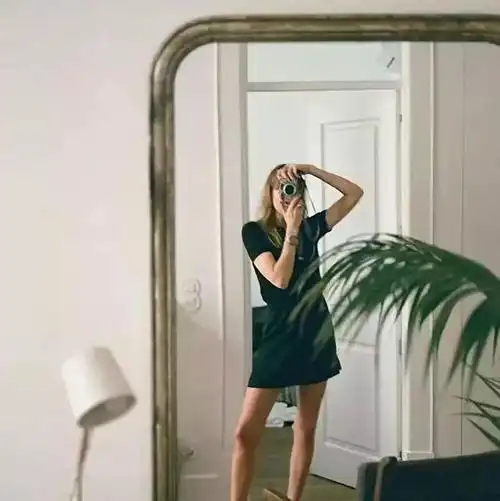 对镜自拍又火了?听我的,肖战宋祖儿解锁的新技巧必须get!_镜子