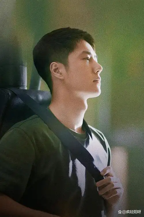 看看王一博已上映或定档的这些电影的档期:春节档,五一档,暑期档,无一