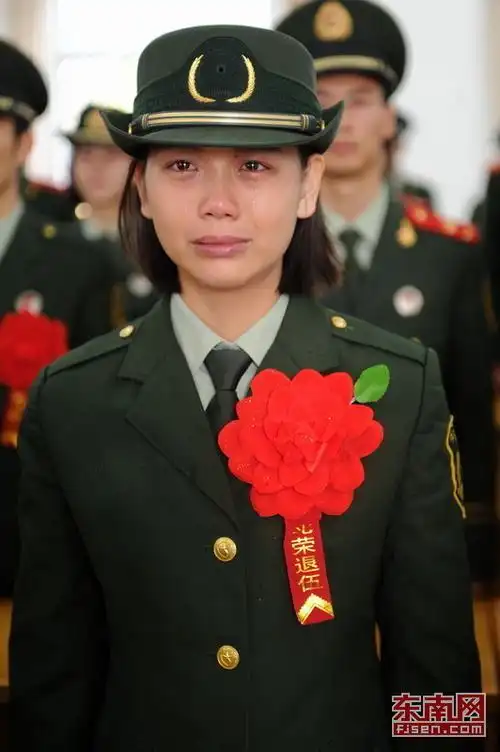 武警退伍女兵的笑与泪