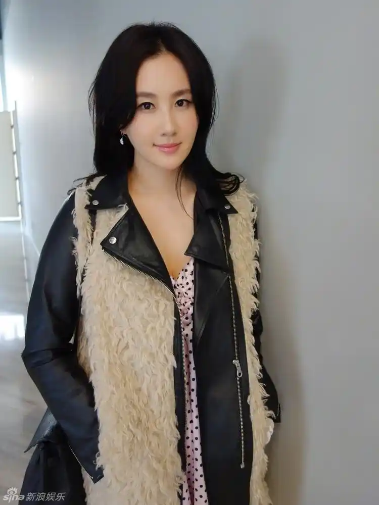 组图:孟瑶春装街拍秀妩媚女人范儿_高清图集_新浪网