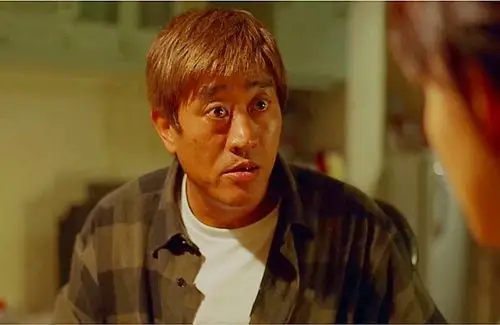 侠肝义胆的人,但是要说去世多年依然名声响亮的,怕是只有柯受良这一人