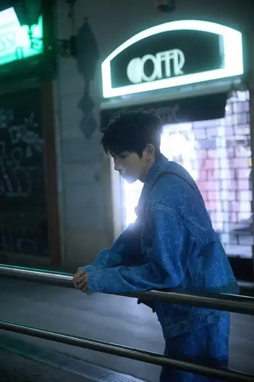 着bally新一季牛仔帅气街拍 惊艳全场#bally全球品牌代言人王源