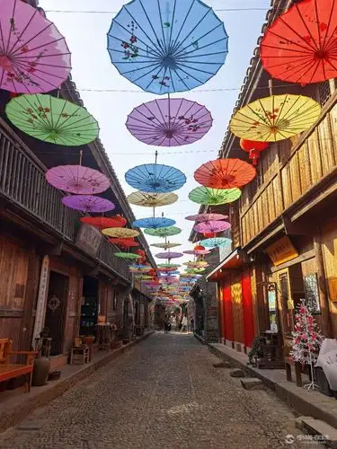 疫情急,游人稀,古街风情却依旧.待时日,疫情去,游人如织.