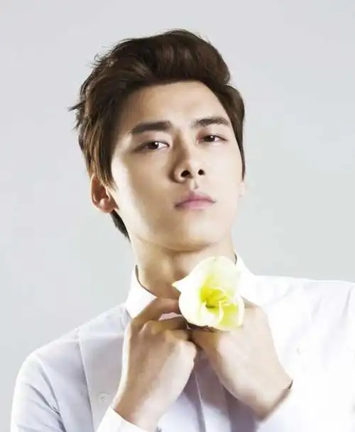 李易峰面貌略显苍老坦言难以复出漫步丹东大街却无人认出