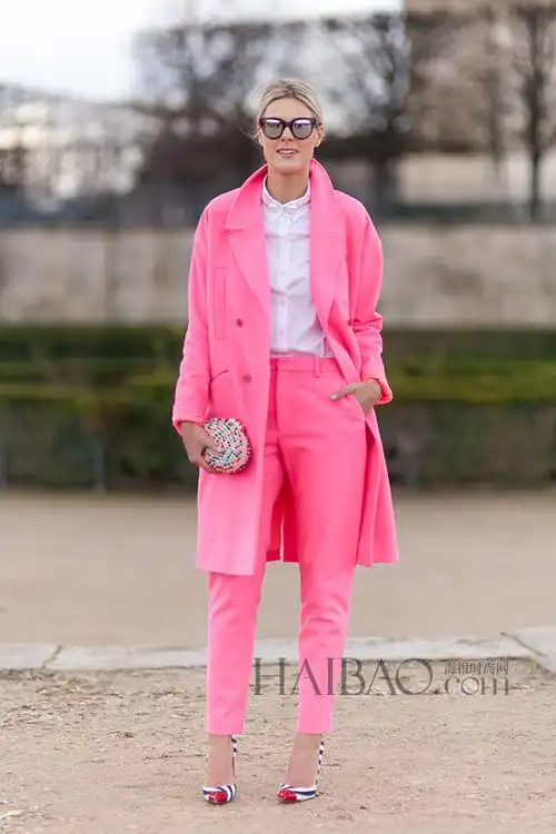 时尚红人街拍最爱粉色西服套装:甜美&潇洒可兼得,如此高分穿衣术你要