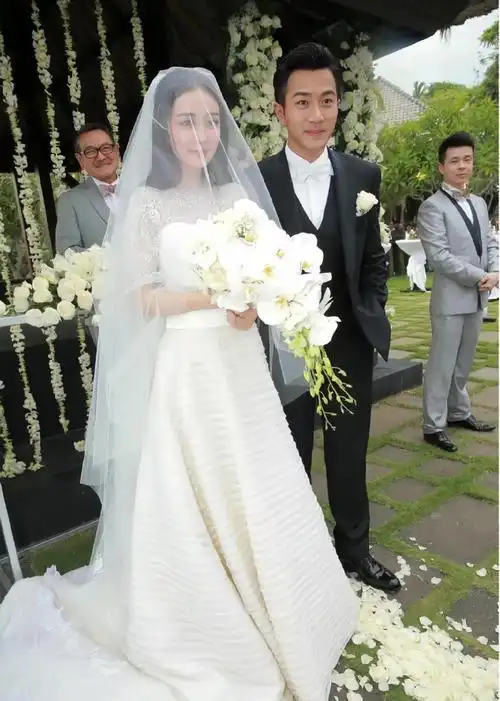 感叹下杨幂结婚时巨美