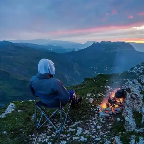 孤独伤感绝望黑暗头像男背影,黑暗系压抑头像绝望男 _ qq昵称大全