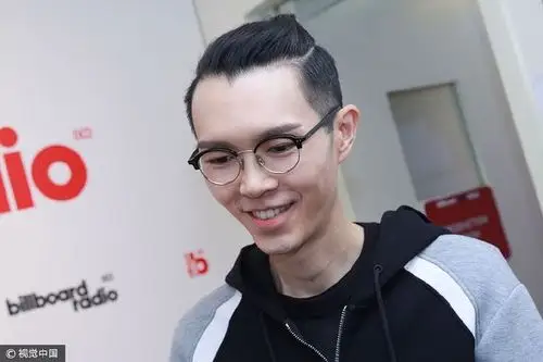 方大同出书为教育界出力 王诗安与妈妈合唱感觉怪怪