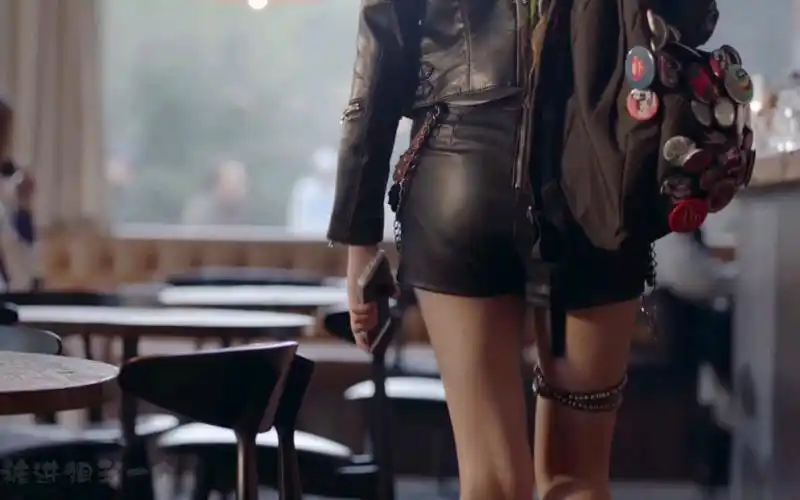 关晓彤8.0#紧身黑色皮裤#《好先生》