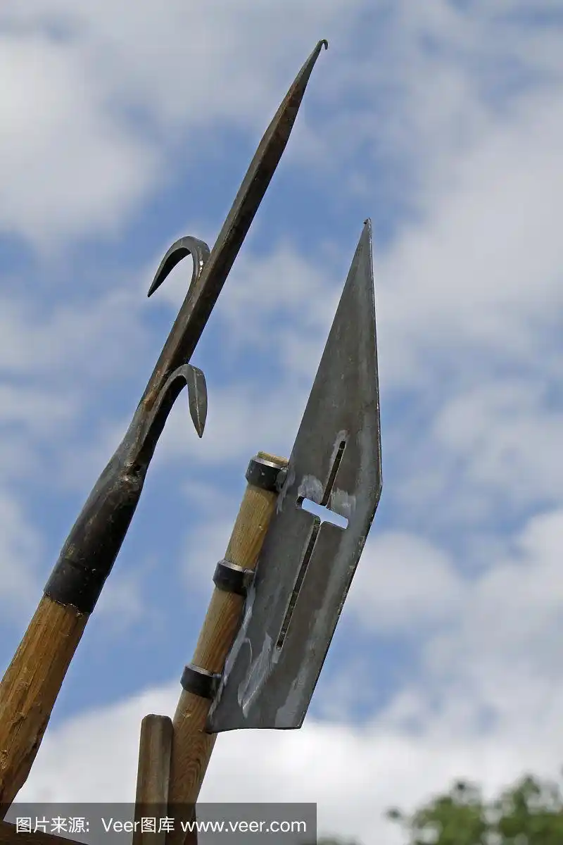 中世纪市场上的长矛