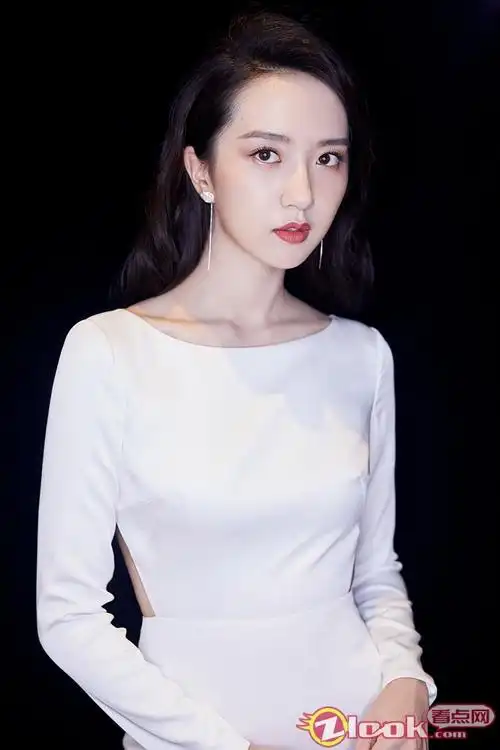 许龄月荣获第三届网影盛典年度剧集最佳女演员 努力终得回报